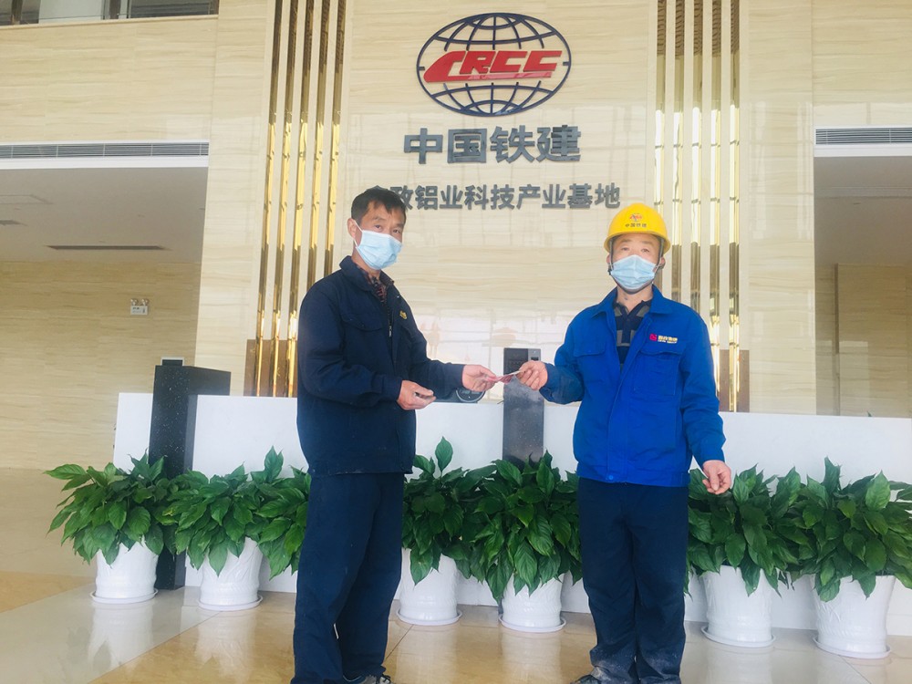 拾金不昧暖人“鑫”，弘扬企业“政”能量
