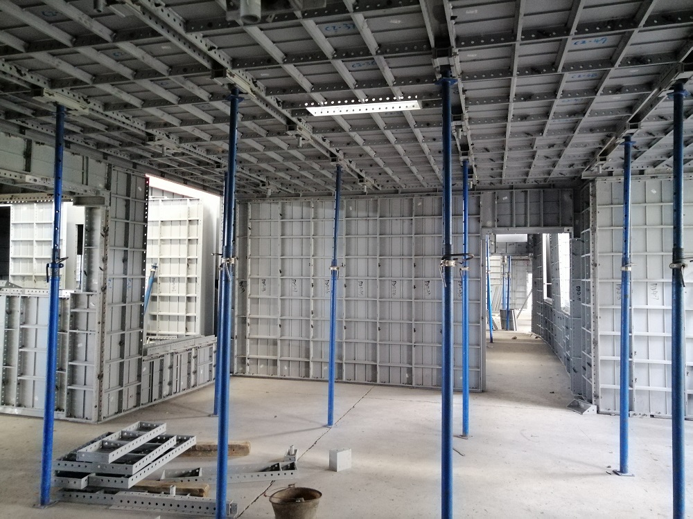 支好的建筑铝模板如何拆除?