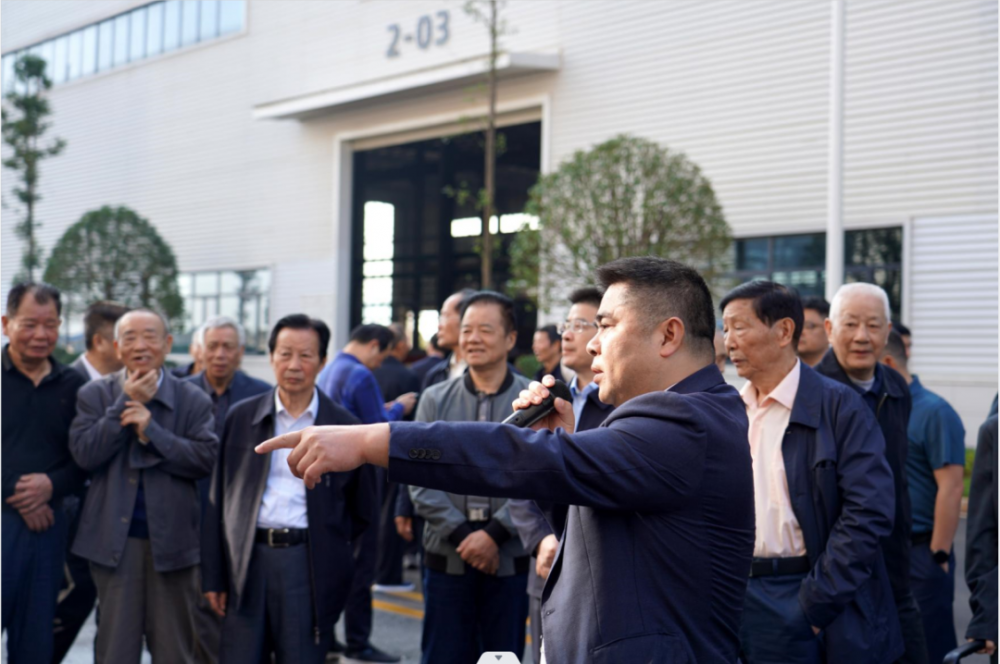 重阳登佳境  鑫悦赏时光—— 近百名离退休老干部参观考察鑫政新能源产业园